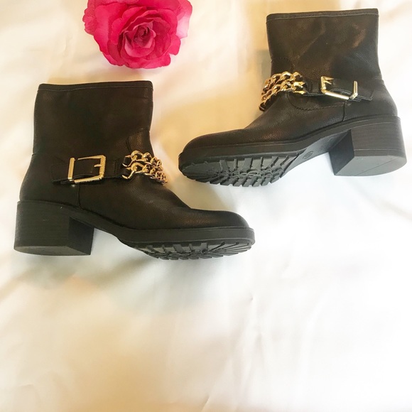 Black boots with gold chains & side zipper - Picture 3 of 8